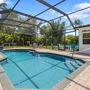 Holiday home Relaxing Coastal Comfort - Heated Pool, Clearwater